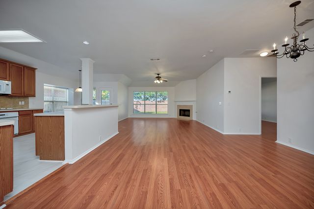 107 Crepe Myrtle Drive, Euless, TX 76039