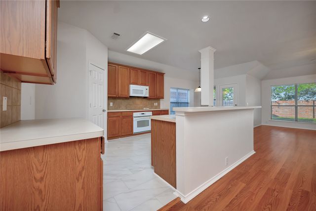 107 Crepe Myrtle Drive, Euless, TX 76039