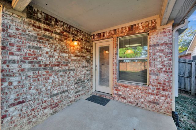 107 Crepe Myrtle Drive, Euless, TX 76039