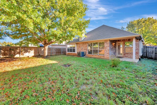 107 Crepe Myrtle Drive, Euless, TX 76039