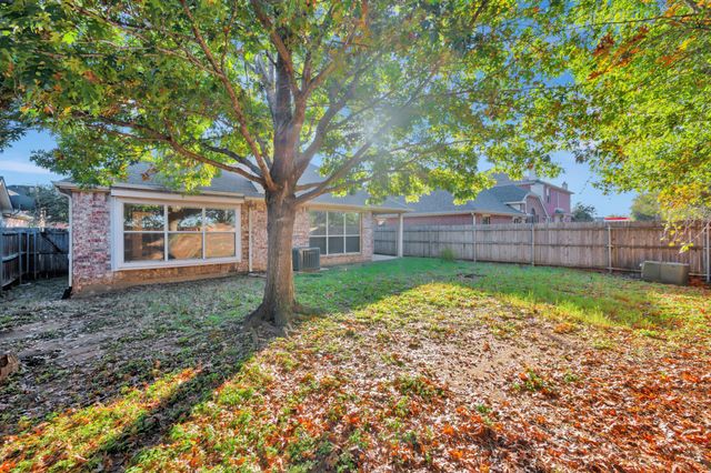 107 Crepe Myrtle Drive, Euless, TX 76039