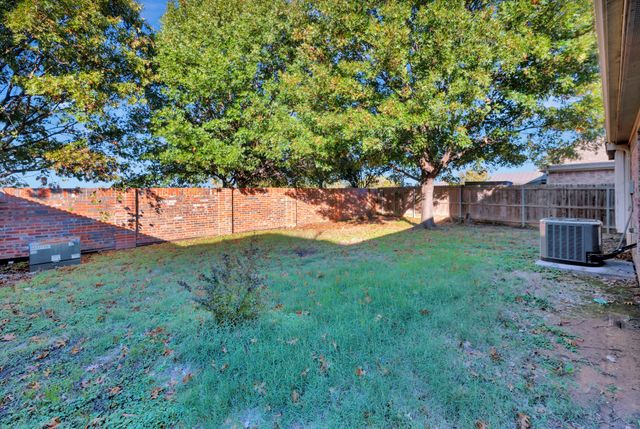 107 Crepe Myrtle Drive, Euless, TX 76039