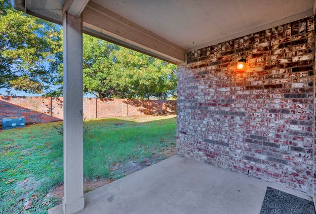 107 Crepe Myrtle Drive, Euless, TX 76039