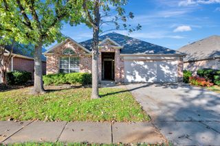 107 Crepe Myrtle Drive, Euless, TX 76039