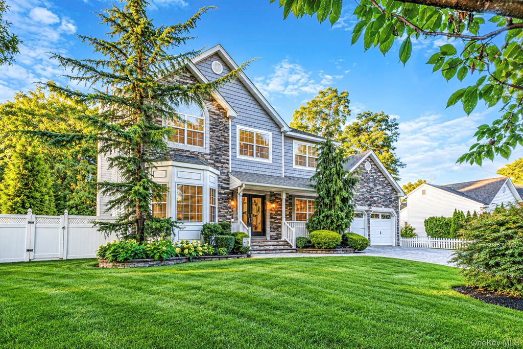 4 Crystal Brook Court, Nesconset, NY 11767 — exterior