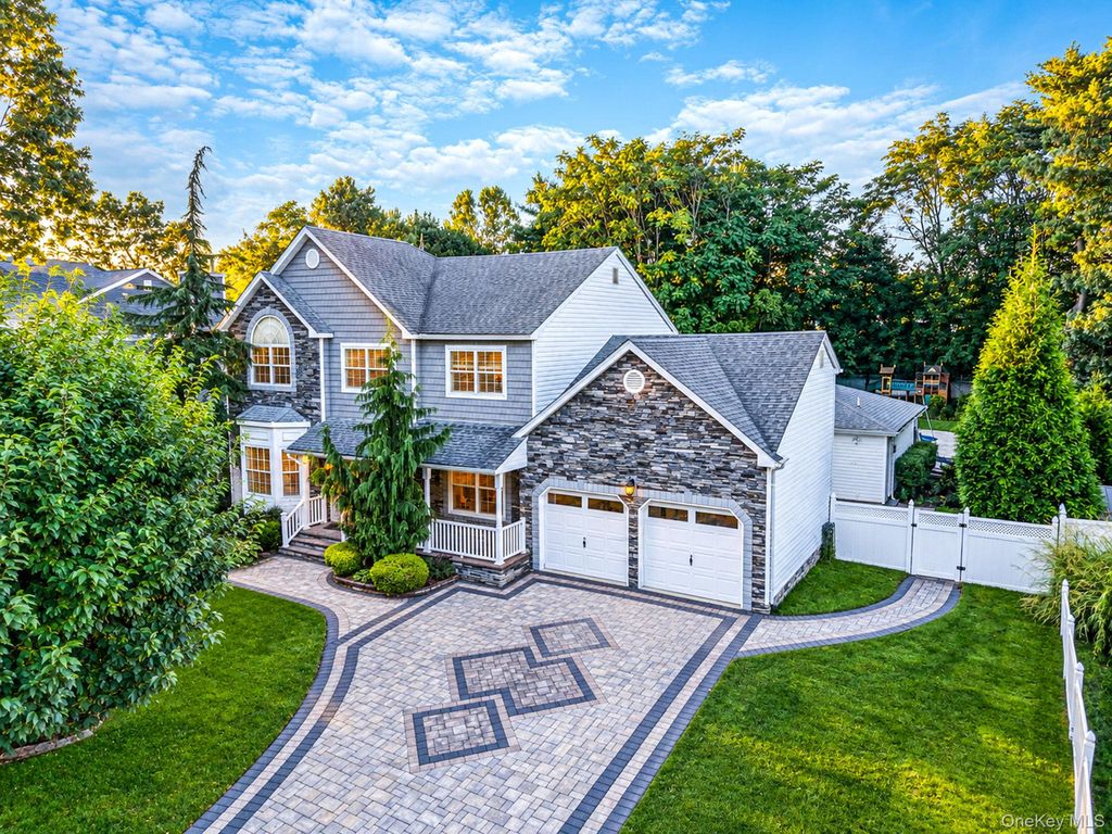 4 Crystal Brook Court, Nesconset, NY 11767 — photo 2