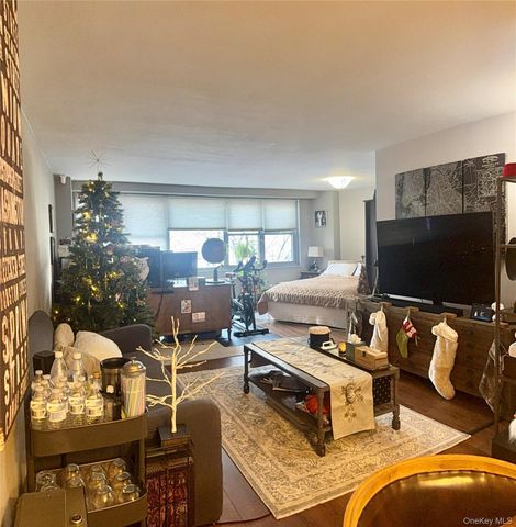 61-20 Grand Central Parkway B 410, Forest Hills, NY 11375