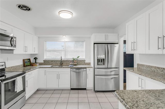 4105 W OAKELLAR AVENUE, Tampa, FL 33611