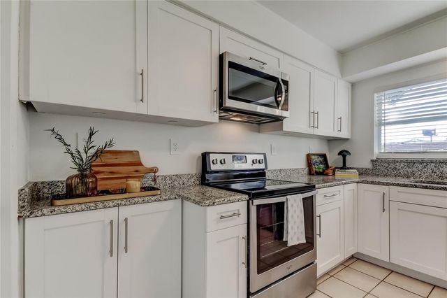 4105 W OAKELLAR AVENUE, Tampa, FL 33611