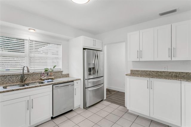 4105 W OAKELLAR AVENUE, Tampa, FL 33611