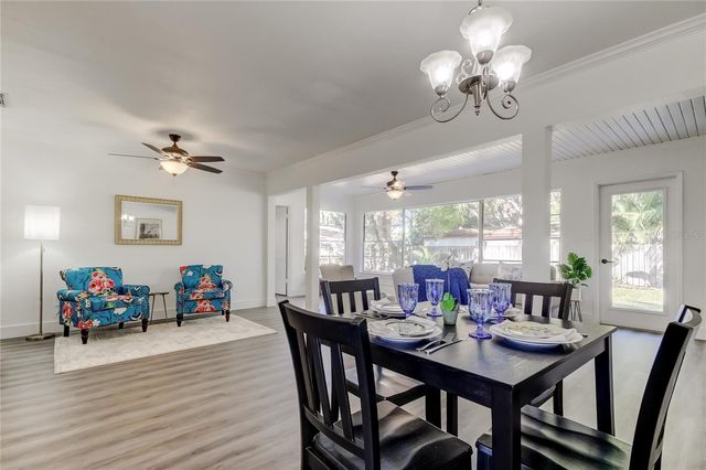 4105 W OAKELLAR AVENUE, Tampa, FL 33611