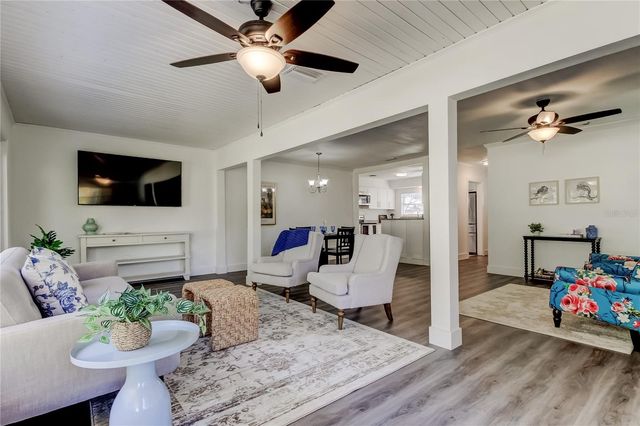 4105 W OAKELLAR AVENUE, Tampa, FL 33611