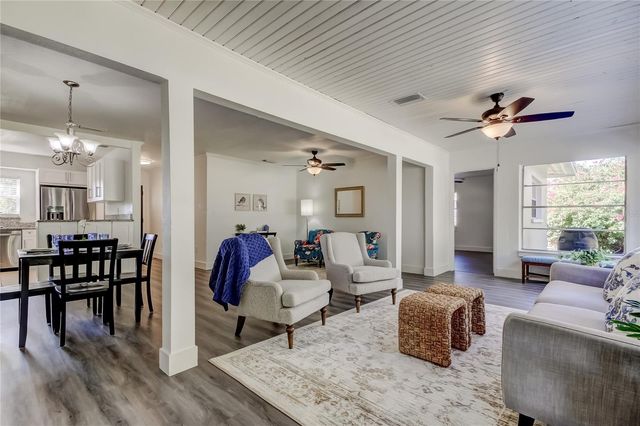 4105 W OAKELLAR AVENUE, Tampa, FL 33611