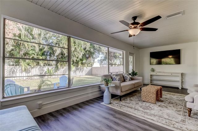 4105 W OAKELLAR AVENUE, Tampa, FL 33611