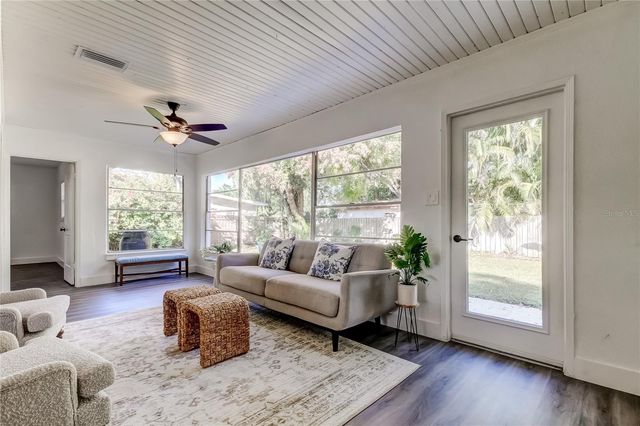 4105 W OAKELLAR AVENUE, Tampa, FL 33611