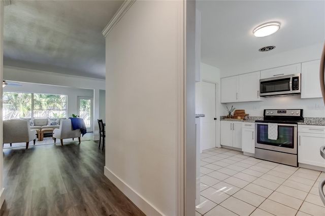 4105 W OAKELLAR AVENUE, Tampa, FL 33611