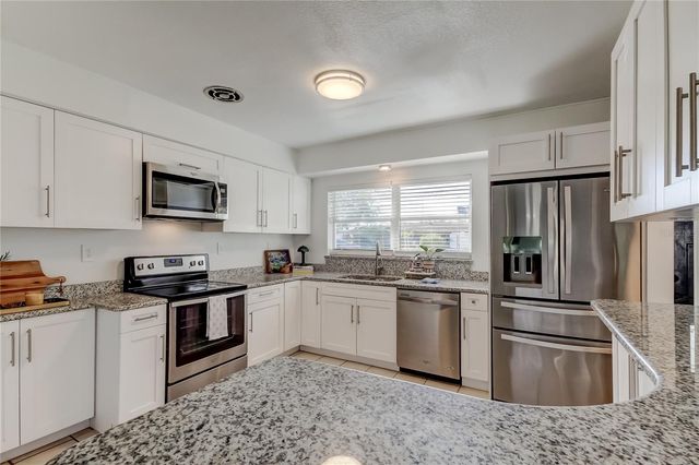 4105 W OAKELLAR AVENUE, Tampa, FL 33611