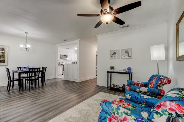 4105 W OAKELLAR AVENUE, Tampa, FL 33611