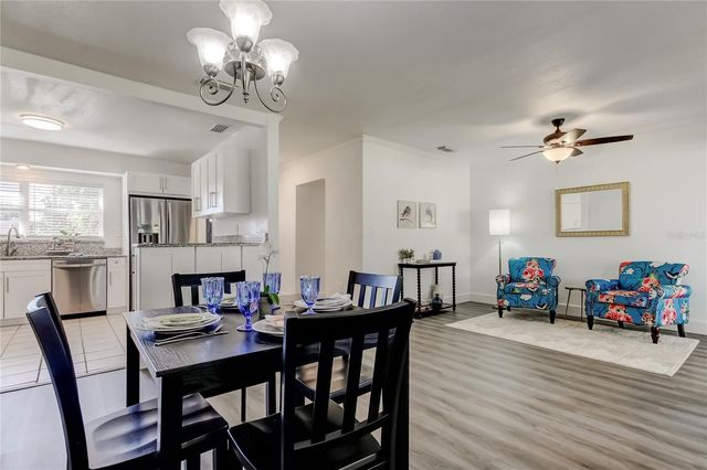 4105 W OAKELLAR AVENUE, Tampa, FL 33611