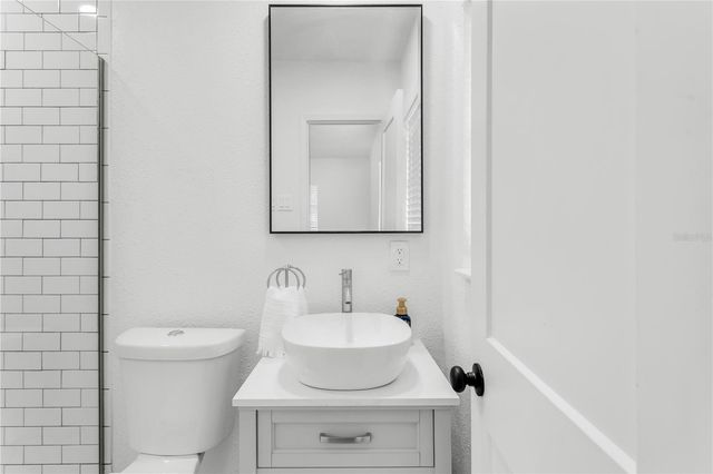 4105 W OAKELLAR AVENUE, Tampa, FL 33611