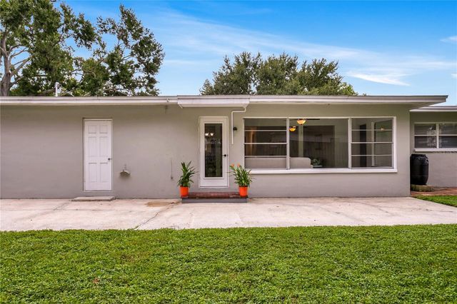 4105 W OAKELLAR AVENUE, Tampa, FL 33611