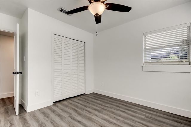 4105 W OAKELLAR AVENUE, Tampa, FL 33611