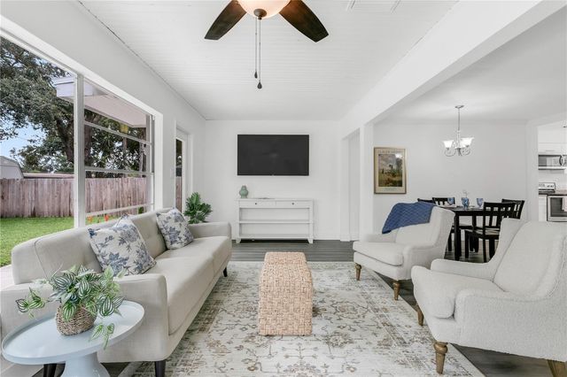 4105 W OAKELLAR AVENUE, Tampa, FL 33611