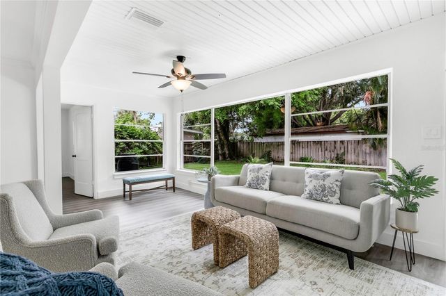 4105 W OAKELLAR AVENUE, Tampa, FL 33611