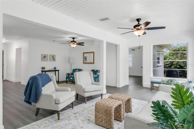 4105 W OAKELLAR AVENUE, Tampa, FL 33611