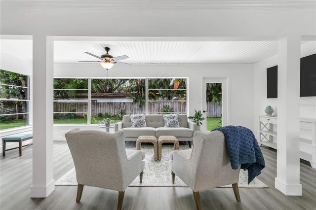 4105 W OAKELLAR AVENUE, Tampa, FL 33611