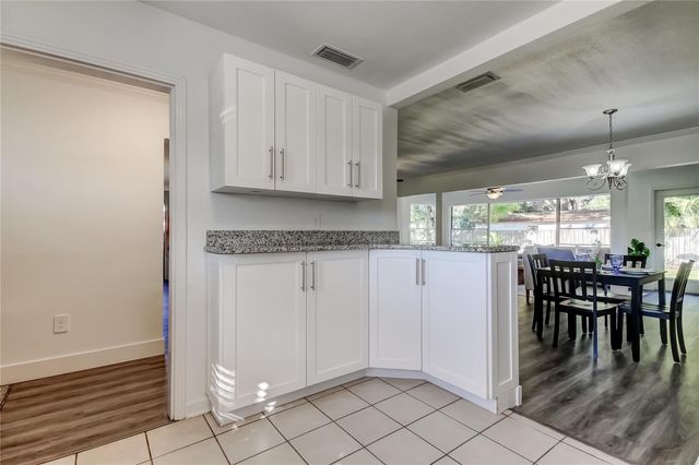 4105 W OAKELLAR AVENUE, Tampa, FL 33611