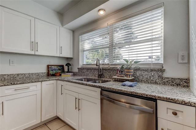 4105 W OAKELLAR AVENUE, Tampa, FL 33611