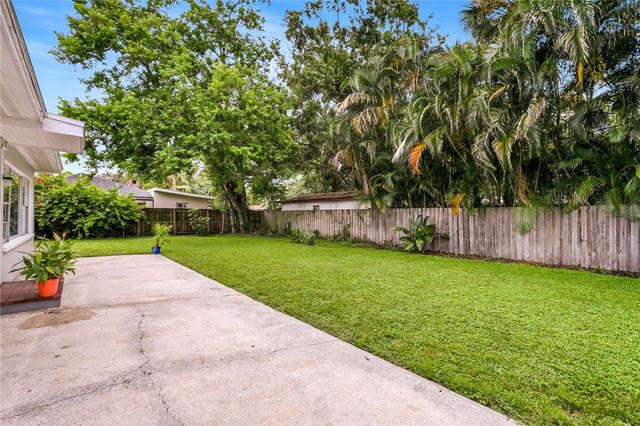 4105 W OAKELLAR AVENUE, Tampa, FL 33611