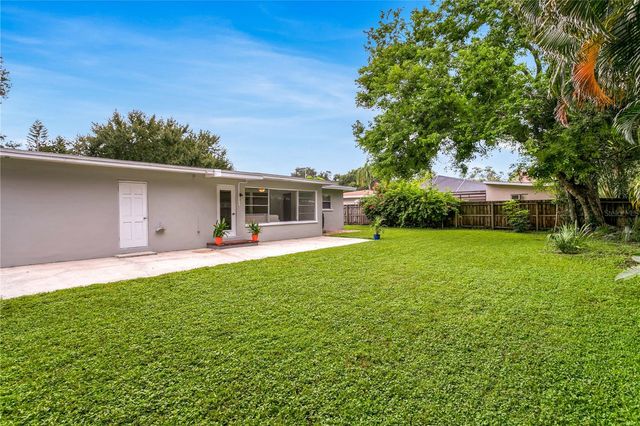 4105 W OAKELLAR AVENUE, Tampa, FL 33611