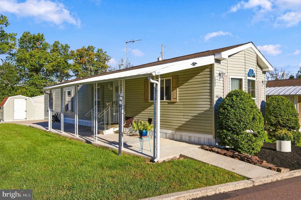 1045 PINE CIR, TELFORD, PA 18969 — exterior
