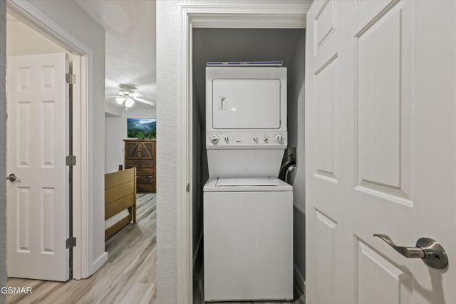 537 Johnson Ln Apt 2, Gatlinburg, TN 37738