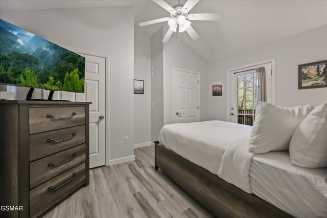 537 Johnson Ln Apt 2, Gatlinburg, TN 37738