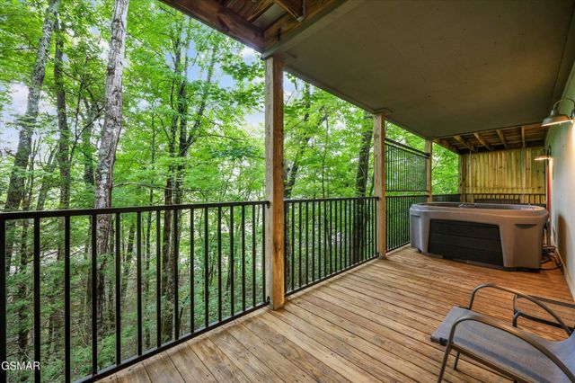 537 Johnson Ln Apt 2, Gatlinburg, TN 37738