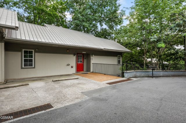 537 Johnson Ln Apt 2, Gatlinburg, TN 37738