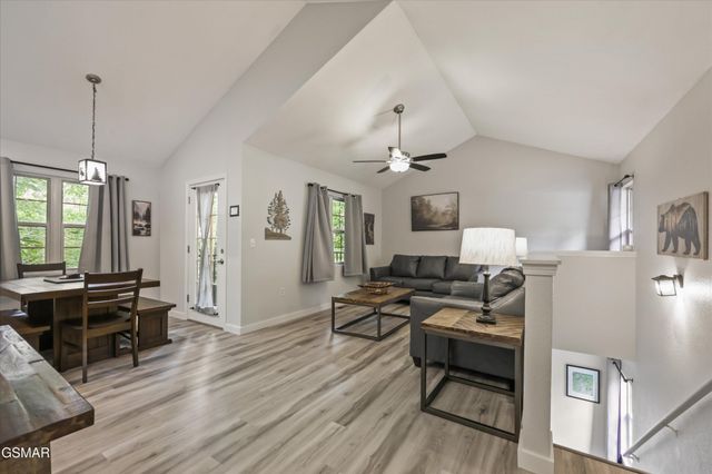 537 Johnson Ln Apt 2, Gatlinburg, TN 37738