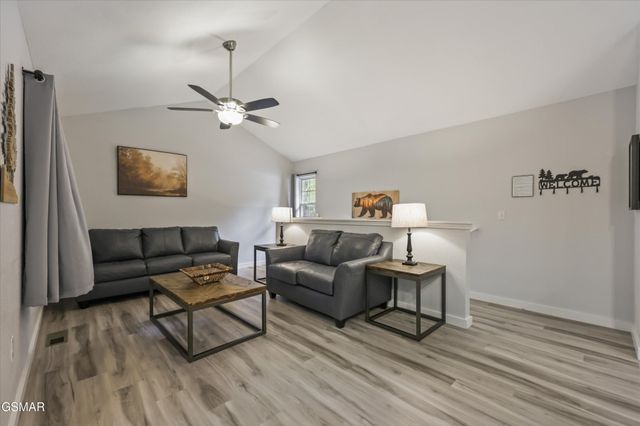 537 Johnson Ln Apt 2, Gatlinburg, TN 37738