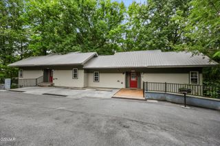 537 Johnson Ln Apt 2, Gatlinburg, TN 37738
