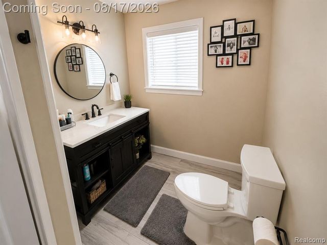 34024 Glenview Drive, Farmington, MI 48335