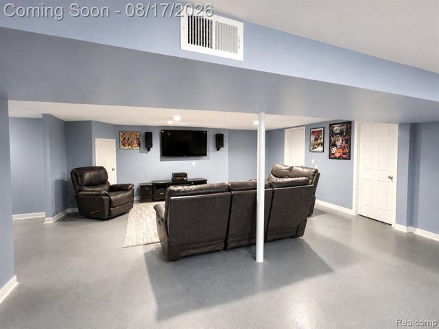 34024 Glenview Drive, Farmington, MI 48335