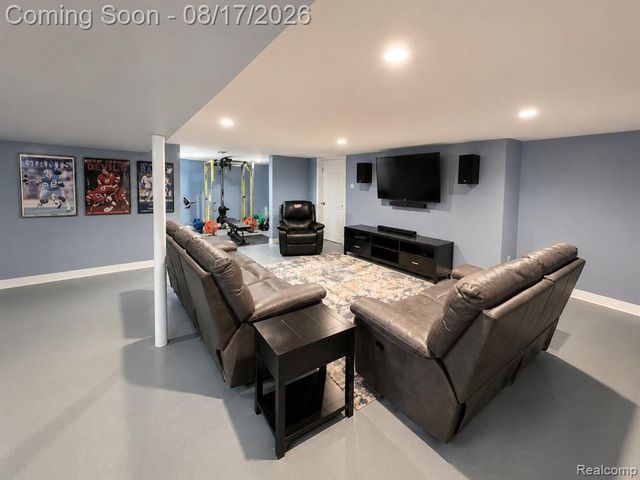 34024 Glenview Drive, Farmington, MI 48335