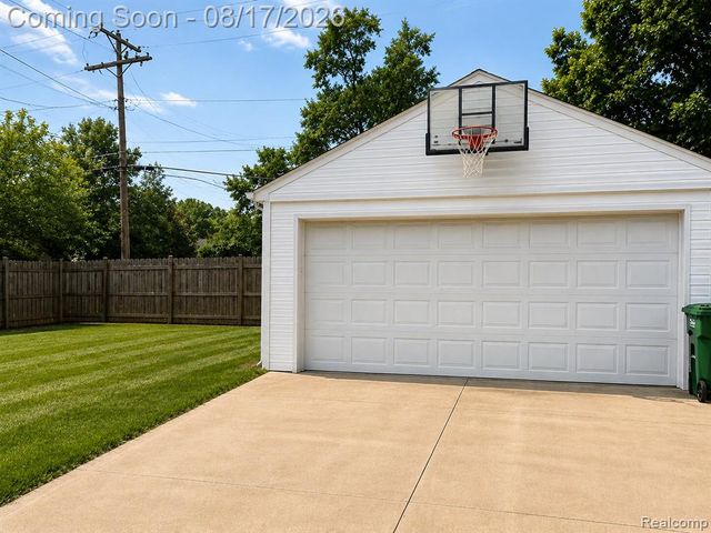 34024 Glenview Drive, Farmington, MI 48335