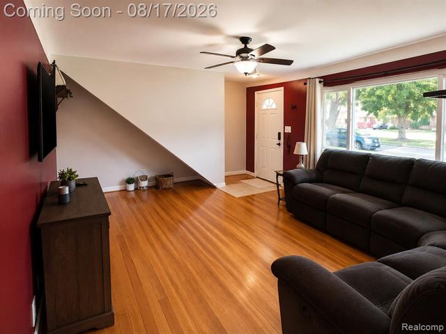 34024 Glenview Drive, Farmington, MI 48335