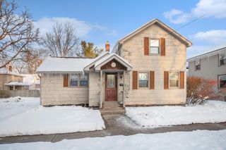 211 S St Joseph Avenue, Niles, MI 49120