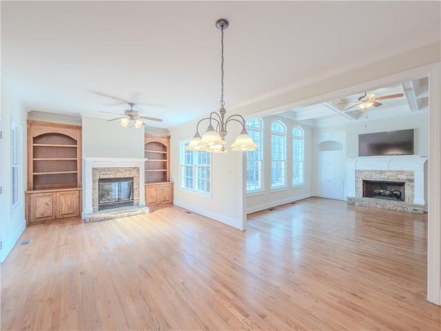 792 Grassmeade Way, Snellville, GA 30078