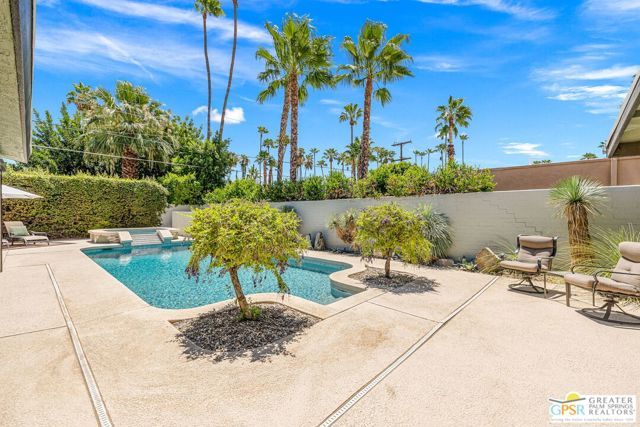 1120 S Calle De Maria, Palm Springs, CA 92264